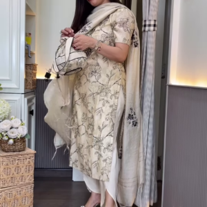 Timeless Off-White Floral Printed Kurta Set – Summer Ethnic Elegance